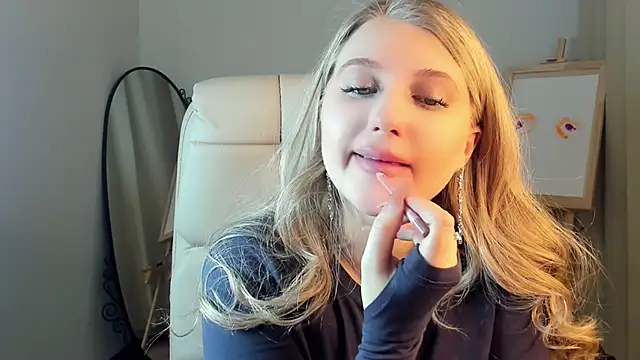 Evacadooo online show from 30, 1, 2025