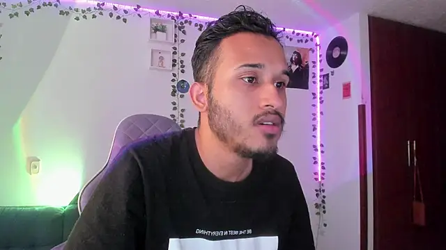 Raf brunette online show from 18, 1, 2025