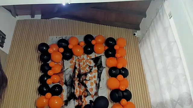 Any topless online show from 1, 11, 2025