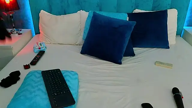 LauraMirage online show from 17, 1, 2025