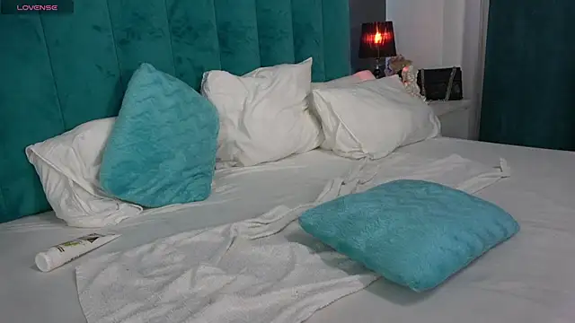 LauraMirage online show from 27, 2, 2025