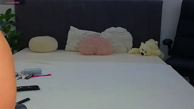 LauraMirage online show from 27, 11, 2025