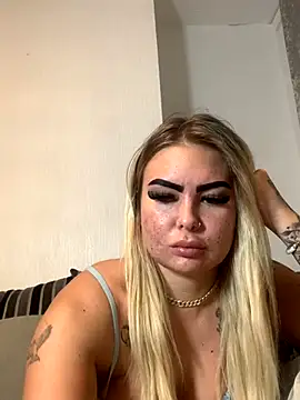 Snapshot of UKJuicyPrincess chatting on 3, 12, 2024 UKJuicyPrincess online show from 3, 12, 2024