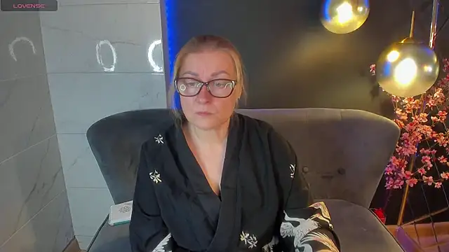 AlexandraKind online show from 2, 2, 2025