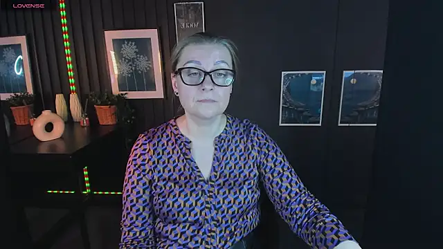 AlexandraKind online show from 5, 3, 2025