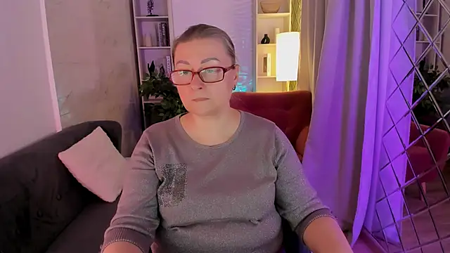 AlexandraKind online show from 4, 12, 2025