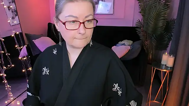 Snapshot of AlexandraKind chatting on 10, 2, 2026 AlexandraKind online show from 10, 2, 2026