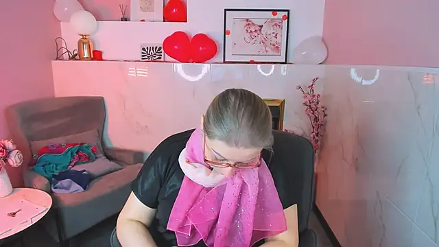 Snapshot of AlexandraKind chatting on 14, 2, 2026 AlexandraKind online show from 14, 2, 2026