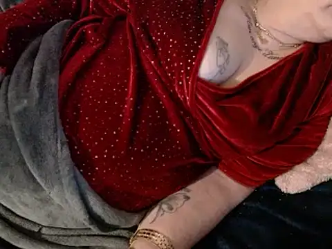 Snapshot of housewife_shantie chatting on 15, 2, 2025 housewife shantie online show from 15, 2, 2025