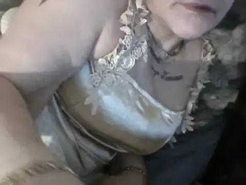 Snapshot of housewife_shantie chatting on 5, 3, 2025 housewife shantie online show from 5, 3, 2025