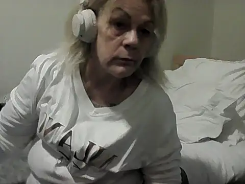 housewife shantie online show from 14, 11, 2025