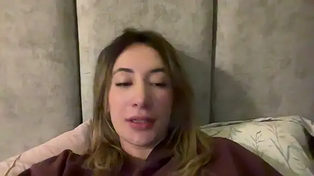 Snapshot of Gabby_cruz_ chatting on 4, 12, 2024 Gabby cruz  online show from 4, 12, 2024