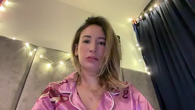 Snapshot of Gabby_cruz_ chatting on 6, 12, 2024 Gabby cruz  online show from 6, 12, 2024