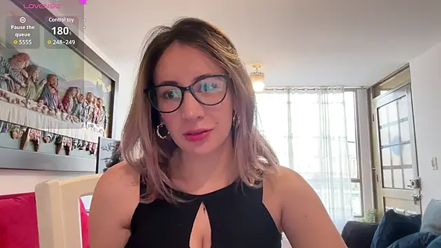 Snapshot of Gabby_cruz_ chatting on 12, 12, 2024 Gabby cruz  online show from 12, 12, 2024