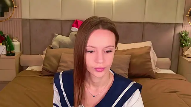 Snapshot of RebeccaMartons chatting on 7, 1, 2025 RebeccaMartons online show from 7, 1, 2025