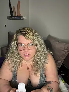 CurvyAnonymousGirl89 online show from 24, 1, 2025