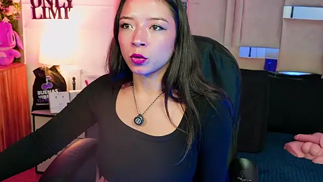 Snapshot of natacha__black_ chatting on 4, 5, 2026 natacha black online show from 4, 5, 2026