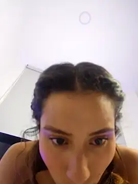 Snapshot of varenkaivanova_22 chatting on 5, 1, 2025 varenkaivanova 22 online show from 5, 1, 2025