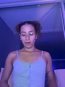Snapshot of varenkaivanova_22 chatting on 13, 3, 2025 varenkaivanova 22 online show from 13, 3, 2025