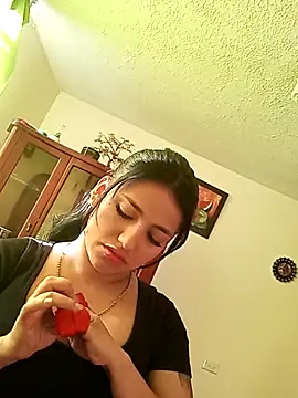 Naomy veracruz  online show from 12, 11, 2025