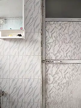 Snapshot of surabhi09 chatting on 23, 10, 2025 surabhi09 online show from 23, 10, 2025