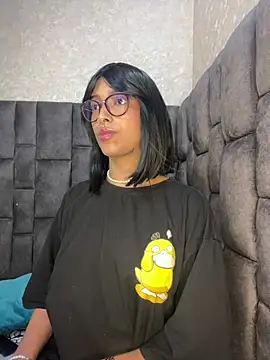 Snapshot of LollaByer chatting on 2, 3, 2025 LollaByer online show from 2, 3, 2025