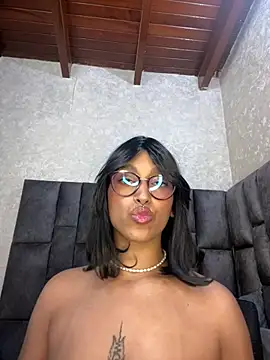 Snapshot of LollaByer chatting on 6, 3, 2025 LollaByer online show from 6, 3, 2025