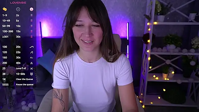 DreamyLinaa online show from 4, 2, 2025