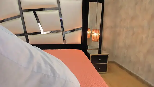 Snapshot of AriannaRussell_ chatting on 15, 9, 2025 AriannaRussell online show from 15, 9, 2025