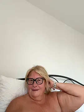 Snapshot of MoistCurveyChanel chatting on 22, 7, 2026 MoistCurveyChanel online show from 22, 7, 2026