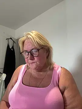 Snapshot of MoistCurveyChanel chatting on 4, 8, 2026 MoistCurveyChanel online show from 4, 8, 2026