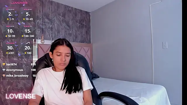 SKYLERWHIITEE online show from 1, 2, 2025