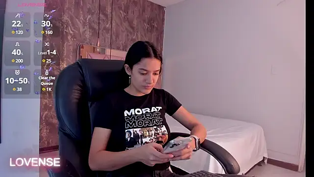 SKYLERWHIITEE online show from 5, 2, 2025