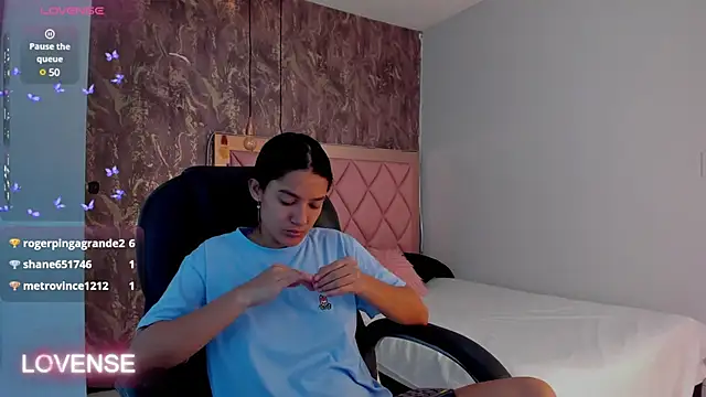 SKYLERWHIITEE online show from 20, 2, 2025