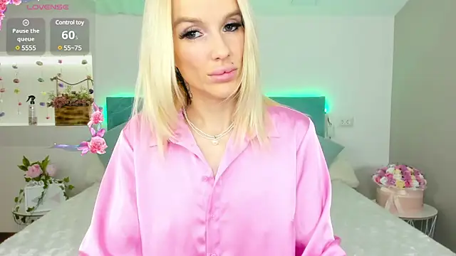 Snapshot of Lana_kitty__ chatting on 4, 3, 2025 Lana kitty   online show from 4, 3, 2025