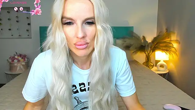 Snapshot of Lana_kitty__ chatting on 10, 9, 2025 Lana kitty   online show from 10, 9, 2025