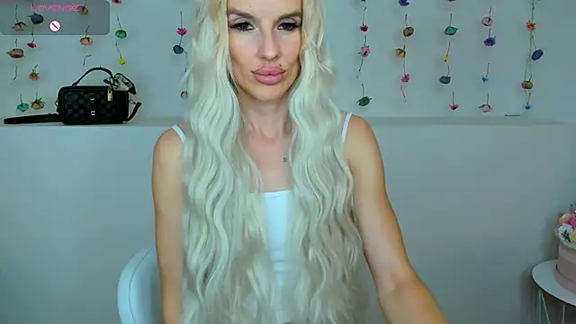 Snapshot of Lana_kitty__ chatting on 22, 9, 2025 Lana kitty   online show from 22, 9, 2025