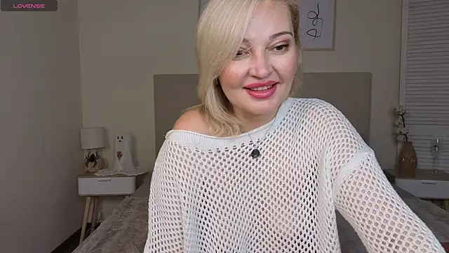 Snapshot of Milena_candyy chatting on 19, 11, 2025 Milena candyy online show from 19, 11, 2025