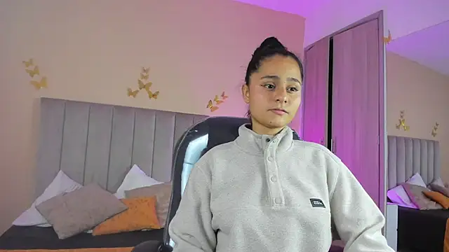 Giselle Roldan online show from 18, 4, 2026