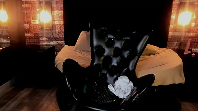 Snapshot of bella_gibson chatting on 8, 2, 2025 bella gibson online show from 8, 2, 2025