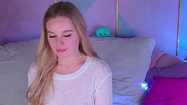 BeatriceEsmont online show from 7, 1, 2025