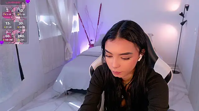 AnabelWolf online show from 4, 12, 2025