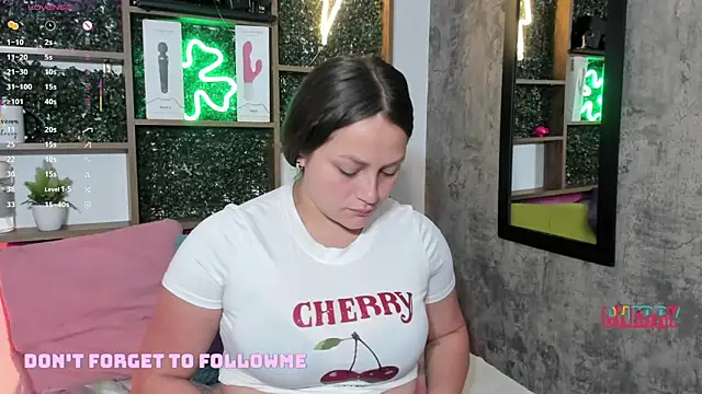 Snapshot of cherry_coper chatting on 12, 9, 2025 cherry coper online show from 12, 9, 2025