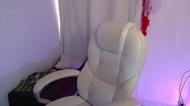 Xileny-Halliwey online show from 10, 11, 2025