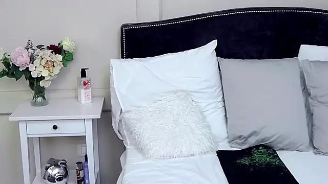 KatyNolan online show from 7, 3, 2025