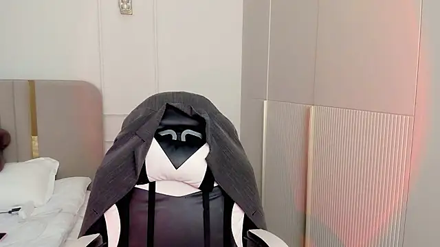 Snapshot of may_mia chatting on 4, 2, 2026 may mia online show from 4, 2, 2026