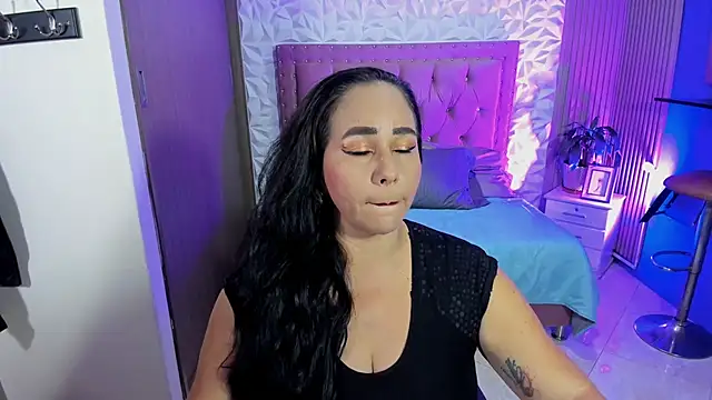 Snapshot of ashleylove_prg chatting on 28, 10, 2025 ashleylove prg online show from 28, 10, 2025