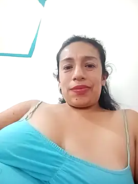 Snapshot of yaz_guzman chatting on 5, 3, 2025 yaz guzman online show from 5, 3, 2025