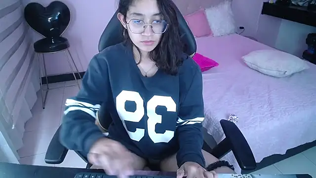 Snapshot of Lili_Gomez_ chatting on 30, 12, 2024 Lili Gomez online show from 30, 12, 2024