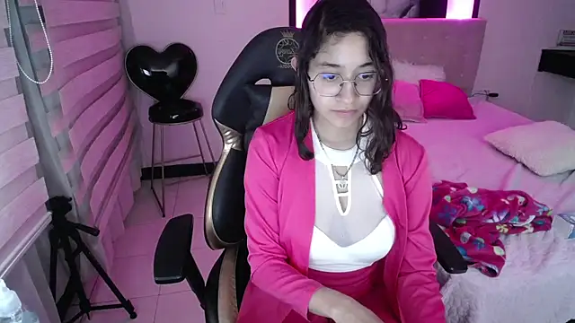 Snapshot of Lili_Gomez_ chatting on 8, 1, 2025 Lili Gomez online show from 8, 1, 2025